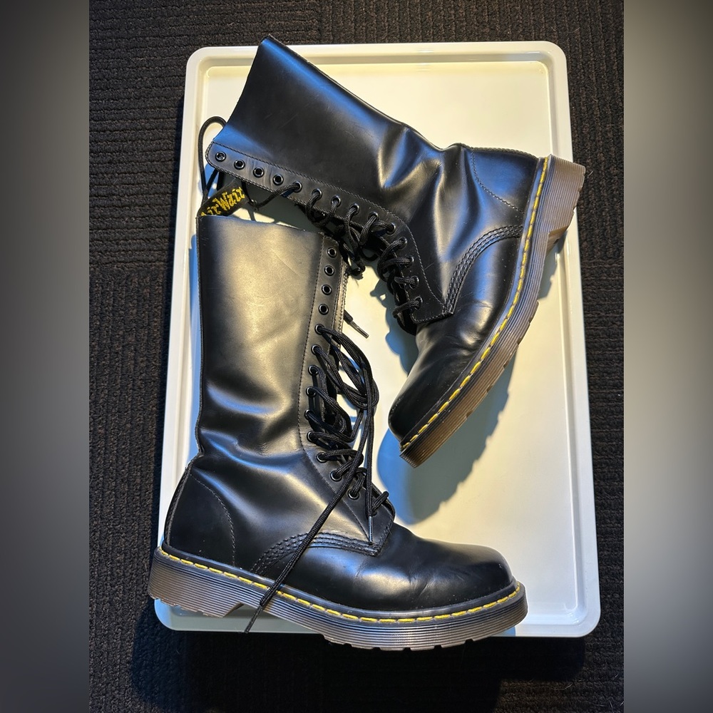 Dr. Martens 1914 Smooth Black Leather Tall Boots size 9 -- 14-eye unisex